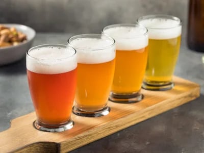 Unkompliziert, lustig, legendär: JGA Pilsen mit Bierbus