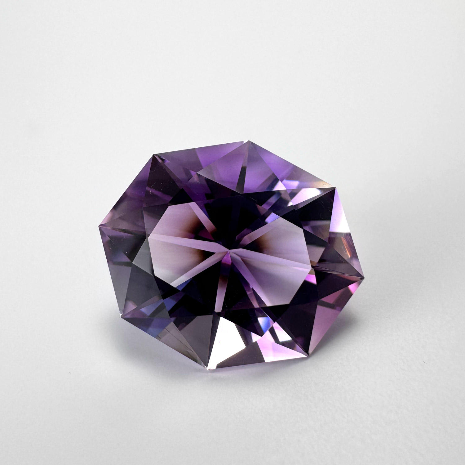 CrystalScents empfiehlt: Amethyst kaufen für positive Vibes
