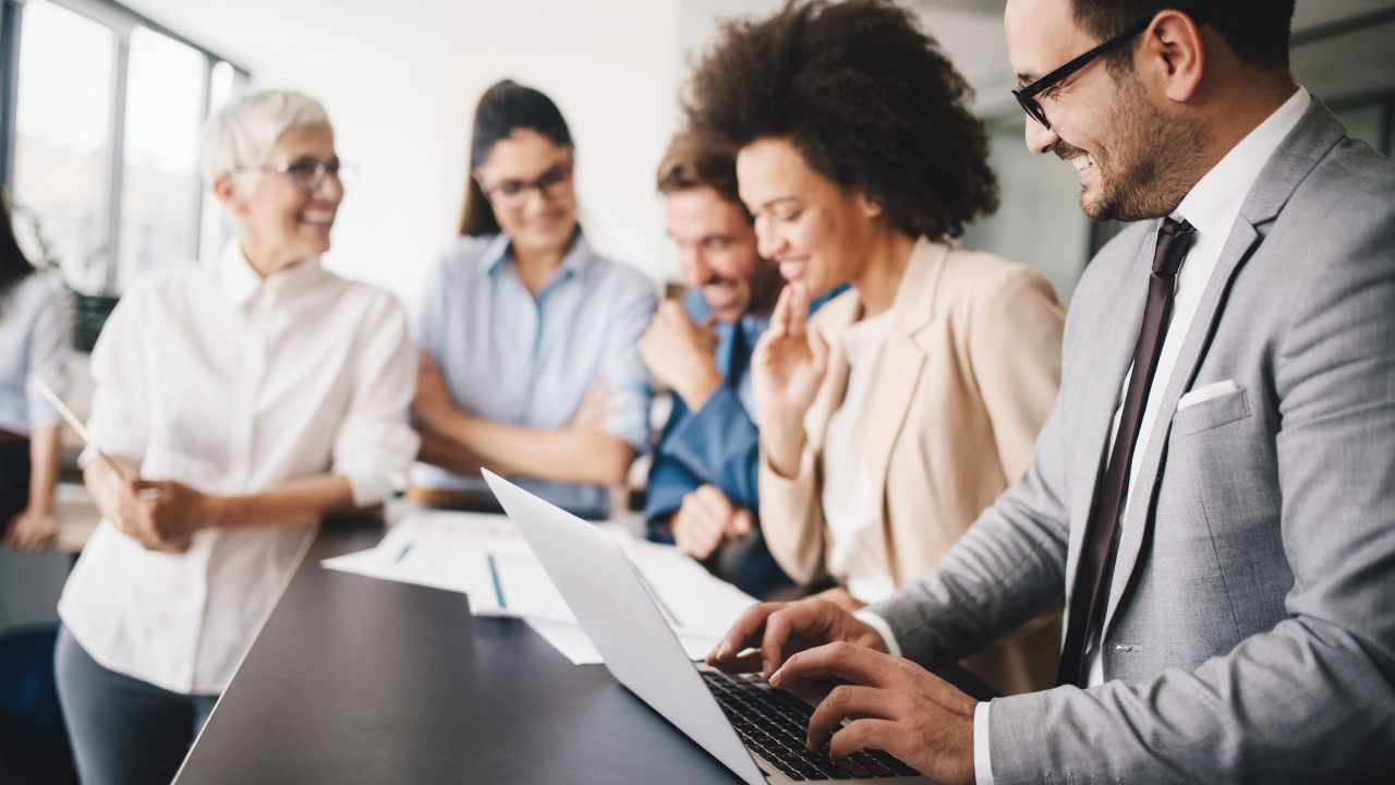 Headhunter in Aktion: Wie die besten Talente für Sie gefunden werden