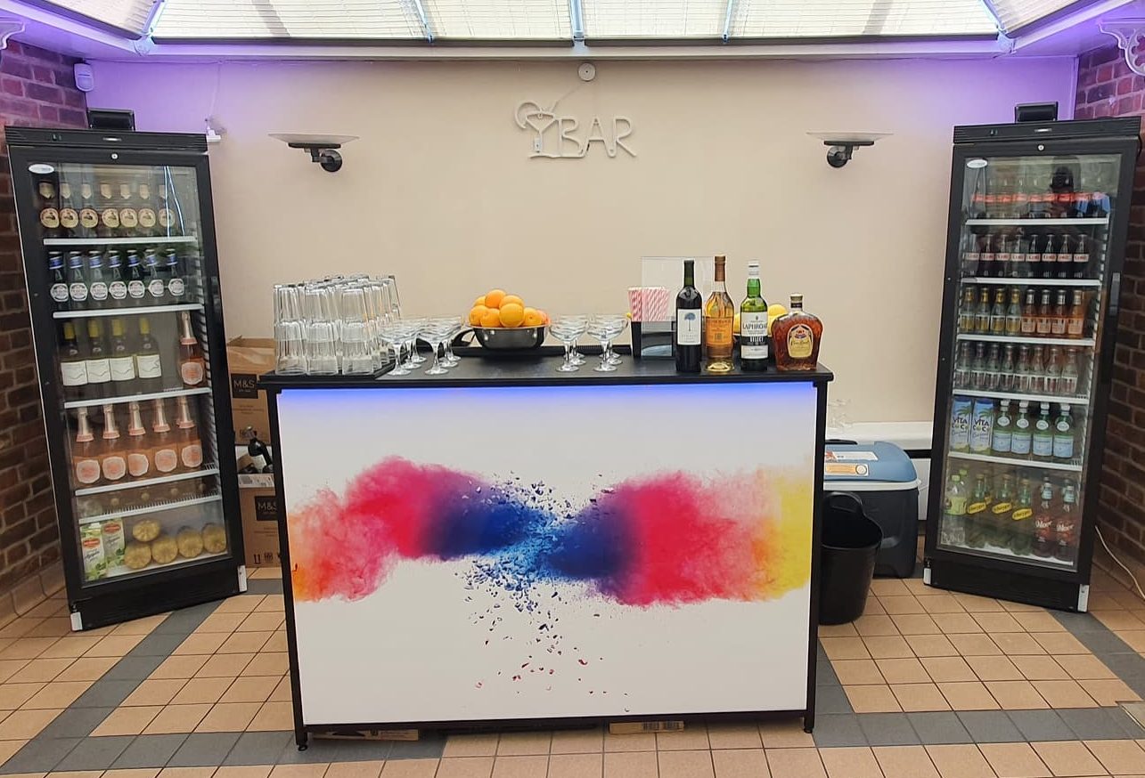 Gönnen Sie sich unsere Trolley für Bordcatering für Geburtstagsfeiern