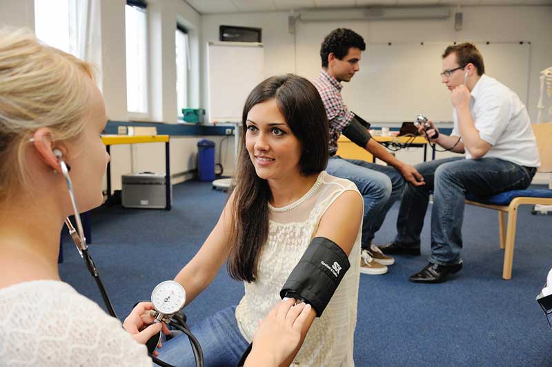 Erste-Hilfe München für Einzelhandelsmitarbeiter: Kunden- und Mitarbeitersicherheit