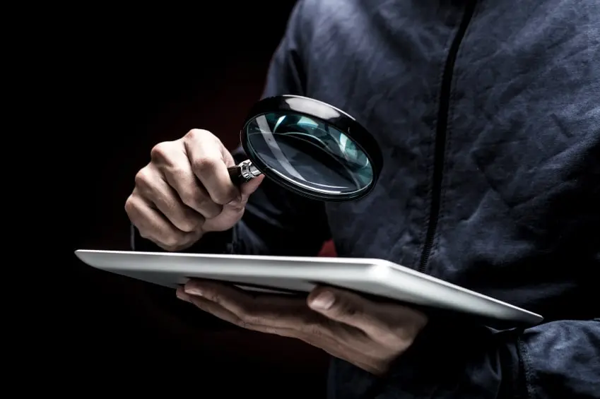 Die Geheimnisse lüften: Wie arbeitet ein Detektiv?