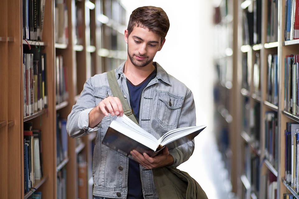Discover How AAU Students Excel in Elearning Environments