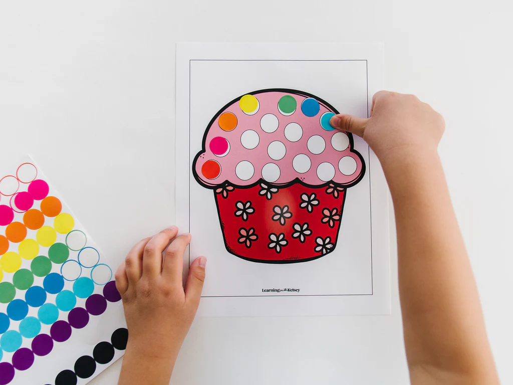 Kreative Beschaeftigung Kinder 3 Jahre mit Alltagsmaterialien