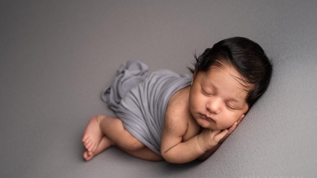 Newborn Fotoshooting – behutsam, ruhig und voller Wärme