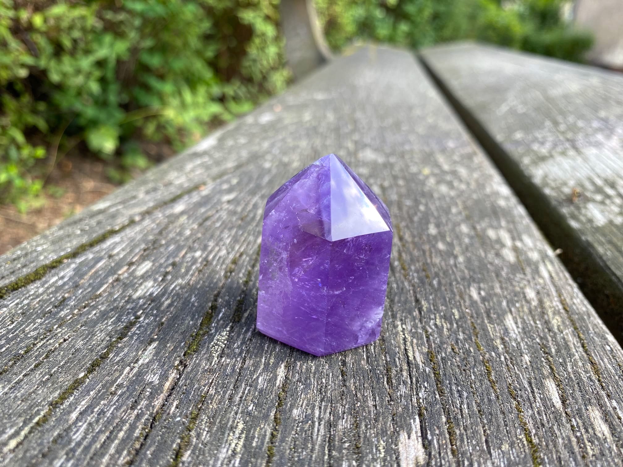 CrystalScents empfiehlt: Amethyst kaufen für positive Vibes
